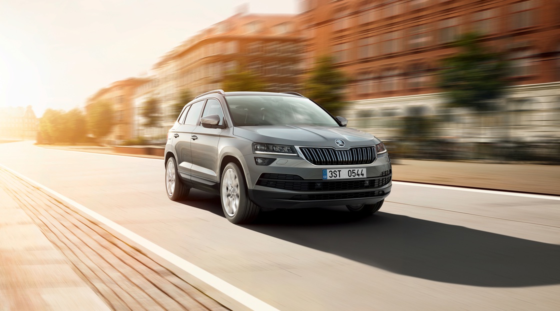 karoq-m20-gallery-04.f75baf3e2ac3cd0139d782356960c223.fit-1450x760.jpg